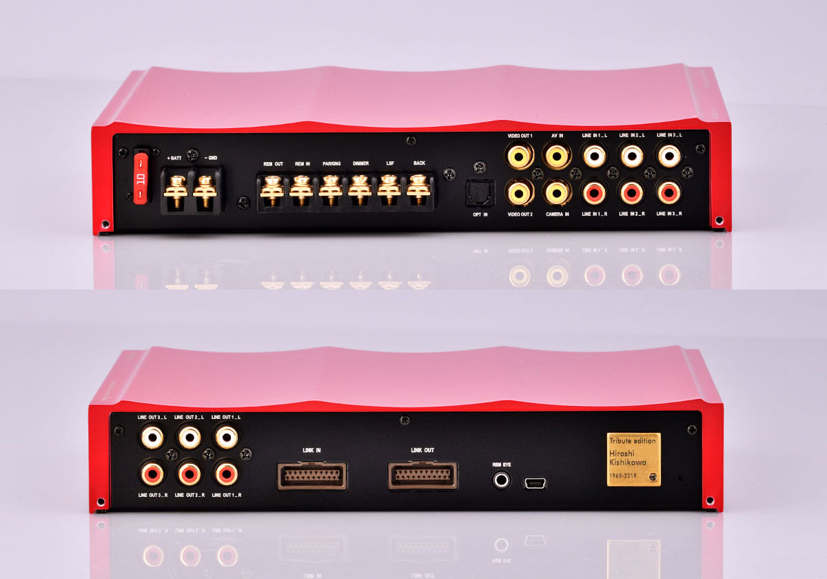Equipped with extensive external I/O terminals including optical digital audio input